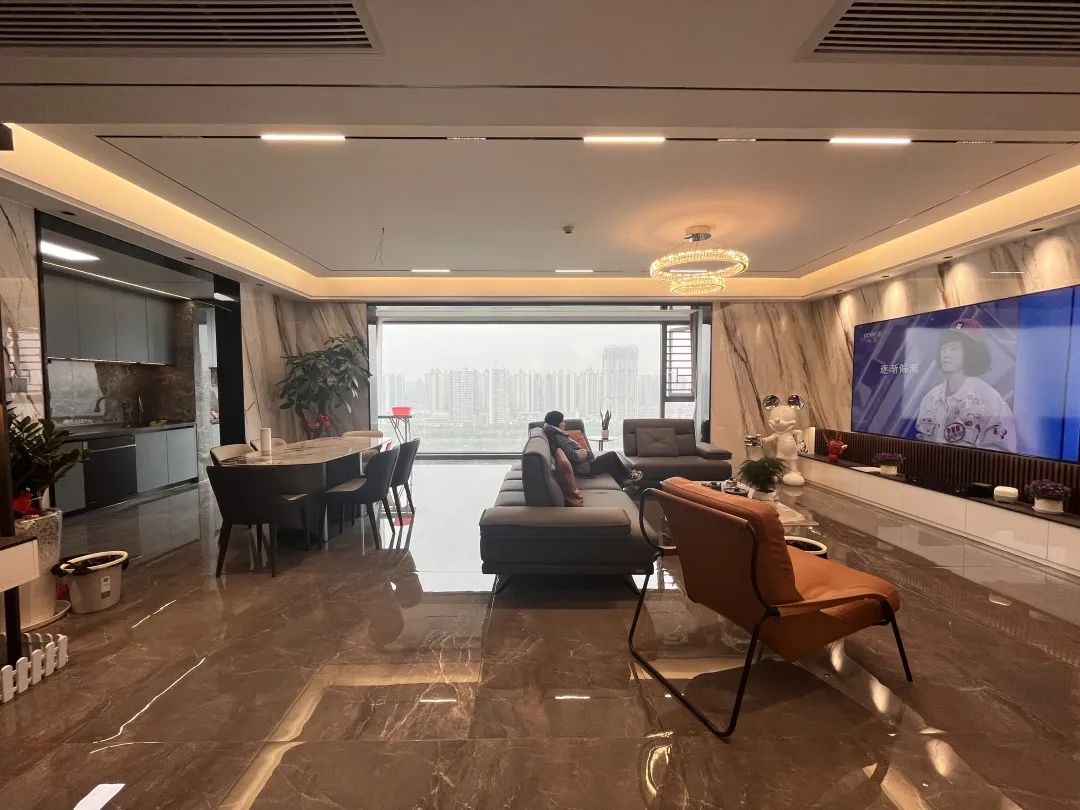 客厅.jpg